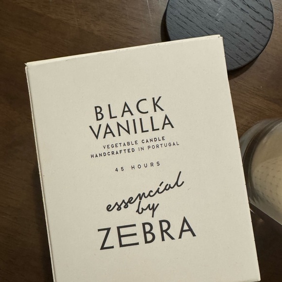 ZEBRA • Handcrafted Portugal Black Vanilla 45Hr Candle - Picture 4 of 5